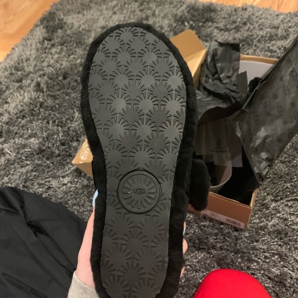 Ugg slippers - Picture 5 of 7
